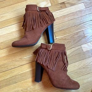 Madden Girl brown suede fringe bootie Sz 9